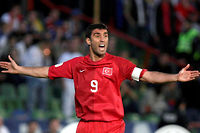 Turquie : l'ex-footballeur Hakan S&uuml;k&uuml;r vis&eacute; par un mandat d'arr&ecirc;t
