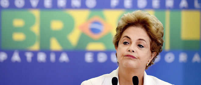 Dilma Rousseff est accusee d'avoir cherche a proteger son mentor Lula en le nommant chef de cabinet alors qu'il devait etre convoque par un juge.