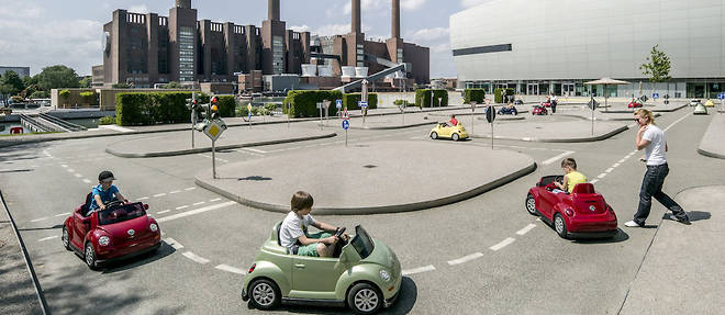 A Wolfsburg, l'usine de la Golf figee par un conflit avec deux fournisseurs, ce sont surtout les voitures a pedales que l'on verra rouler cette semaine