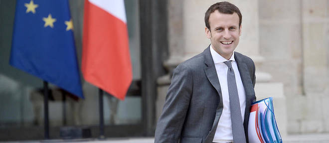 Emmanuel Macron sur le perron de l'Elysee.
