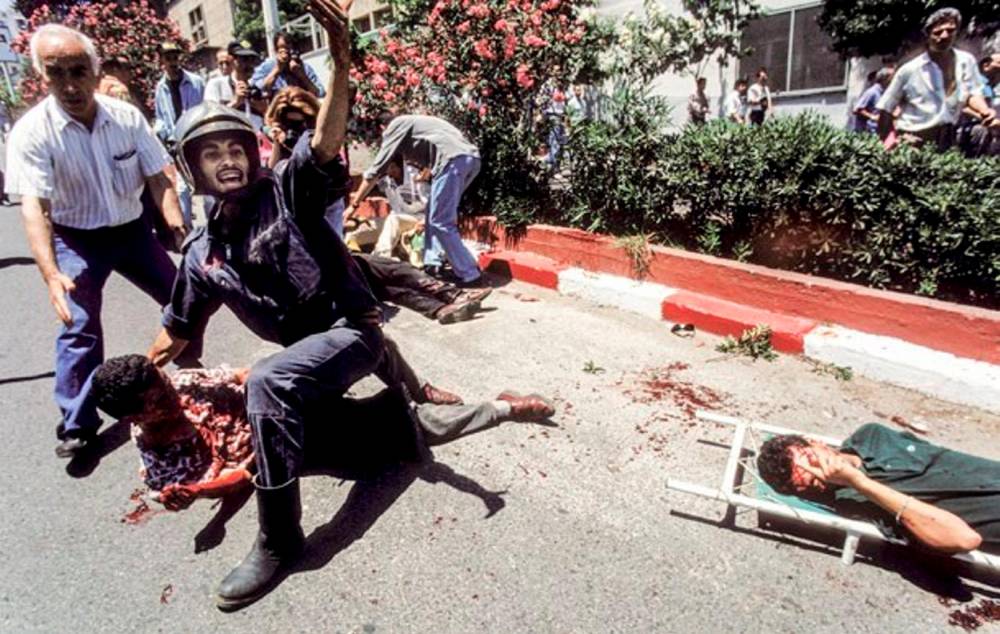 Attentat contre la marche du MPR, Mouvement pour la République, dans la capitale algérienne le 29 juin 1994 à Alger, Algérie. ©  Georges Merillon