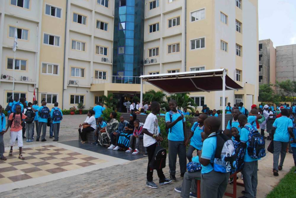 Des éléves dans la cour de l'école du Groupe scolaire Yavuz Selim à Dakar, au Sénégal.  ©  DR