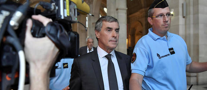 Jerome Cahuzac arrive au palais de justice de Paris pour la reprise de son proces pour fraude fiscale. 