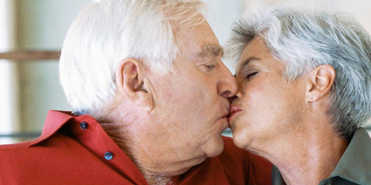 Sexualité des seniors : risquée pour les hommes, recommandée pour les femmes