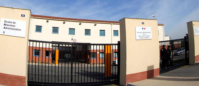 Le centre de retention administrative (RCA) du Mesnil-Amelot, dans la banlieue nord de Paris.  