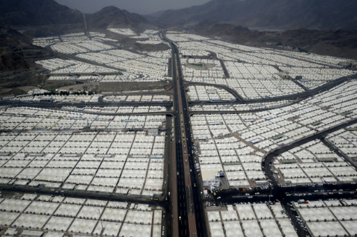 Vue aérienne des milliers de tentes abritant des pèlerins de La Mecque, le 6 septembre 2016 © AHMAD GHARABLI AFP