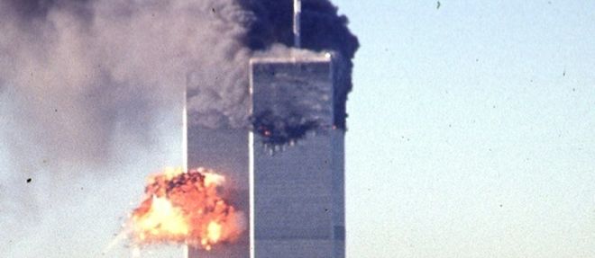 Deux avions s'ecrasent sur les tours du World Trade Center, le 11 septembre 2001 a New York