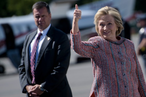 Hillary Clinton sur le point d'embarquer à l'aéroport de Westchester County le 15 septembre 2016 à White Plains  © Brendan Smialowski AFP