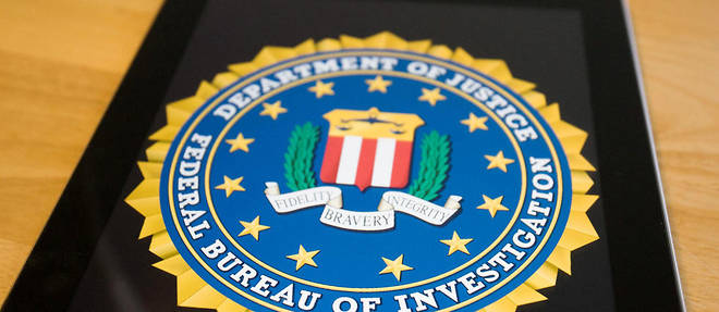 Le directeur du FBI confirme qu'il cache toujours l'objectif de sa webcam.