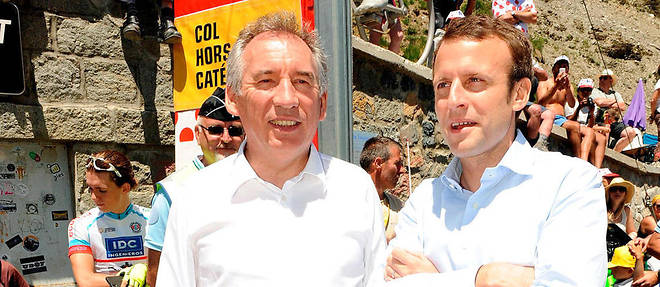 Bord a bord. Francois Bayrou et Emmanuel Macron a Bagneres-de-Luchon, le 9 juillet.