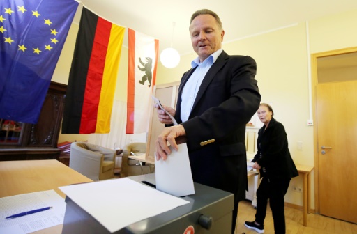 Georg Pazderski, candidat du parti AfD (Alternative pour l'Allemagne), vote aux élections régionales à Berlin le 18 septembre 2016 © Wolfgang Kumm dpa/AFP