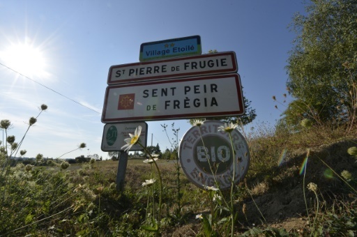 Le village de Saint-Pierre-de-Frugie (Dordogne), aux confins du Perigord Vert, a radicalement inverse la tendance en misant sur l'ecologie et la qualite de vie.