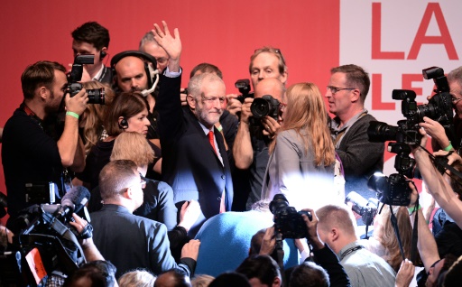 Le leader du parti travailliste britannique Jeremy Corbyn (c), le 24 septembre 2016 à Liverpool © OLI SCARFF                           AFP