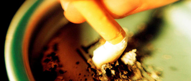Abandonner le tabac plus de deux mois avant l'intervention diminue de pres de 50 % les complications respiratoires.