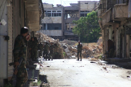 Les forces pro-gouvernementales syriennes prennent position à Alep, le 30 septembre 2016 © GEORGES OURFALIAN AFP