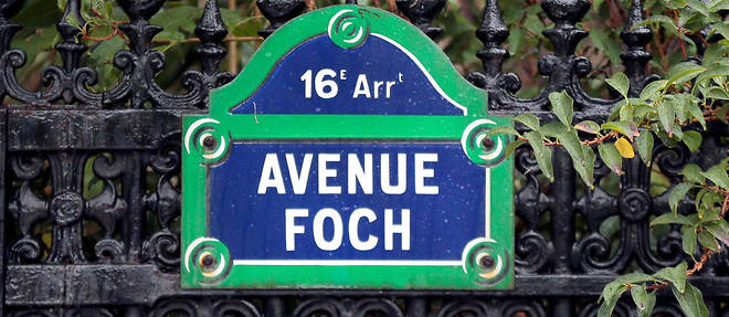 
La police judiciaire a finalement pu acceder a l'appartement de la famille royale, situe avenue Foch dans le 16e arrondissement de Paris.
