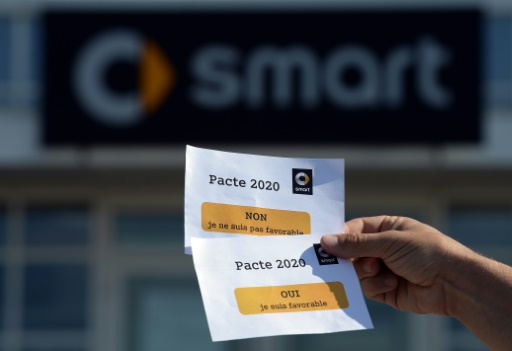 Des bulletins de vote au référendum d'entreprise consultatif organisé le 11 septembre 2015 à l'usine Smart à Hambach  © PATRICK HERTZOG AFP/Archives