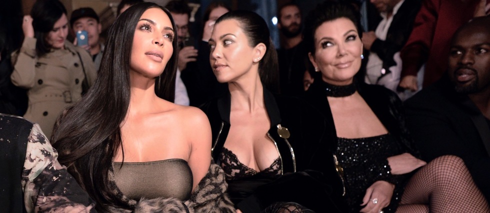 Kim Kardashian, Kourtney Kardashian et Kris Jenner assistant a un defile de mode de la Fashion Week, le 29 septembre, a Paris.