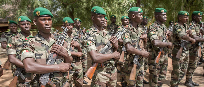 Des soldats maliens a l'entrainement.  