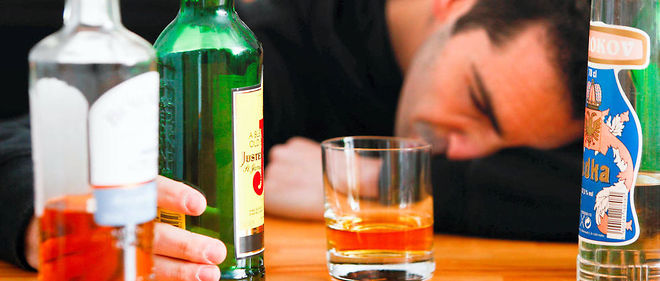 Le professeur britannique David Nutt dit avoir mis au point une molecule qui supprimerait tous les effets negatifs d'une trop grande consommation d'alcool. (Photo d'illustration)