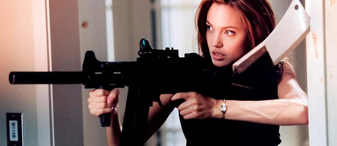 Angelina Jolie dans Mr. et Mrs. Smith. La star a sorti l'artillerie lourde contre son mari.
