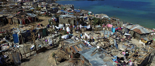 Vue aerienne de la ville de Jeremie, a l'ouest de Port-au-Prince, apres le passage de l'ouragan Matthew.  