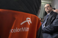 François Hollande rencontre les employés de l'aciérie ArcelorMittal à Florange le 25 novembre 2014.  ©PHILIPPE WOJAZER