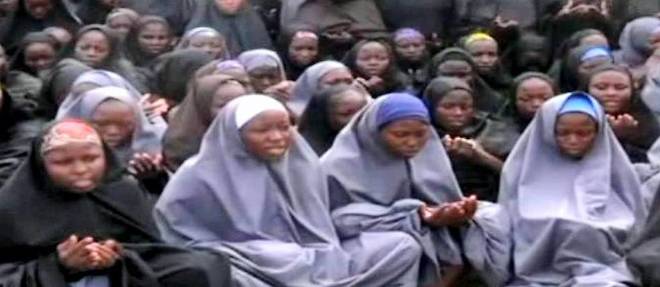 Une video du 12 mai 2014 montrait les lyceennes de Chibok enlevees par le groupe Boko Haram.