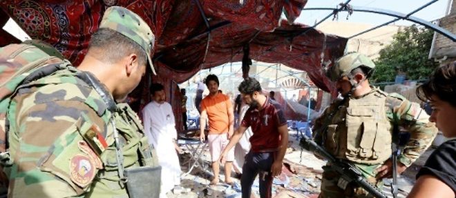 Un kamikaze s'est fait exploser dans cette tente dressee dans un quartier chiite de Bagdad, le 15 octobre 2016 a l'heure du dejeuner