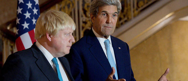 En deplacement a Londres, John Kerry a affirme dimanche que les Occidentaux envisageaient de nouvelles sanctions economiques ciblees contre la Syrie et la Russie.