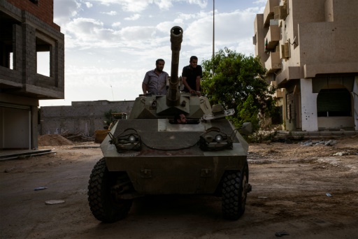 Des soldats de Misrata sur un tank à Sirte en Libye, le 21 septembre 2016 © Fabio Bucciarelli AFP/Archives