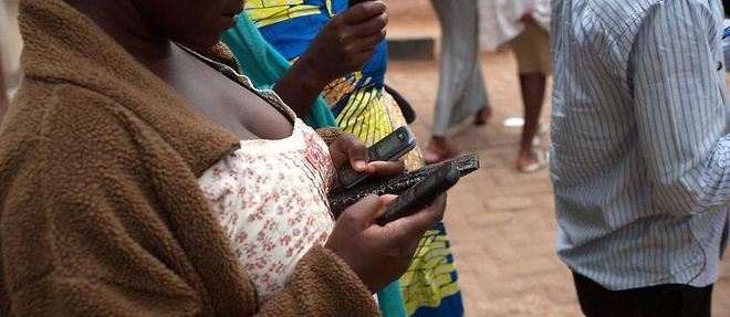 En RDC, les Congolais retrouvent l'Internet mobile, retabli dans la nuit du samedi 7 au dimanche 8 fevrier 2015.