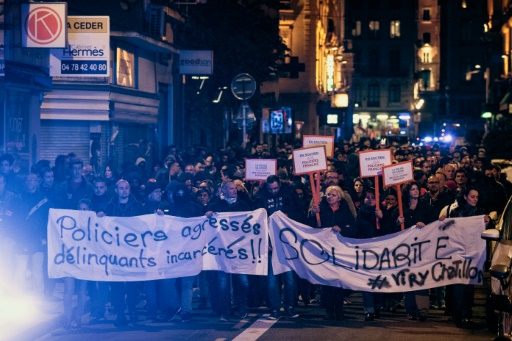 Manifestation de policiers dans la nuit du 20 au 21 octobre 2016 à Lyon © JEFF PACHOUD AFP