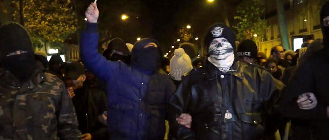 Manifestation sauvage sur les Champs-Elysees jeudi soir. Capture d'ecran.
