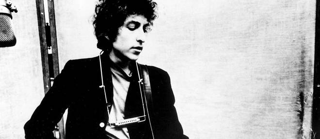 Doigte. Bob Dylan, ici au sommet de son art, en 1967. Inspire, l'auteur-compositeur-interprete a truffe ses chansons de references poetiques et litteraires. Cela en faisait-il pour autant un nobelisable en litterature ? Pour Michel Schneider, couronner Dylan, << c'est un peu comme si on decernait le Nobel de physique aux Bogdanov >>.
