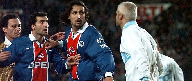 Fabrizio Ravanelli face aux Parisiens Eric Rabesandratana et Jimmy Algerino lors d'un classique dispute en 1997.