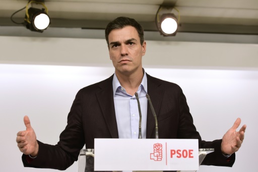 Le secrétaire général du PSOE, Pedro Sanchez, donne une conférence de presse après l'annonce de sa démission, le 1er octobre 2016 au siège du parti à Madrid © JAVIER SORIANO AFP
