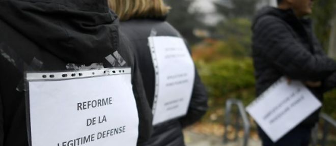 Manifestation de policiers qui reclament notamment une reforme de la legitime defense, le 25 octobre 2016 a Rennes