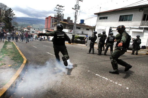 Des heurts entre opposants et policiers à San Cristobal, au Venezuela, le 26 octobre 2016 © George Castellanos AFP