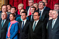 François Hollande entouré de ses ministres. ©CITIZENSIDE/YANN KORBI