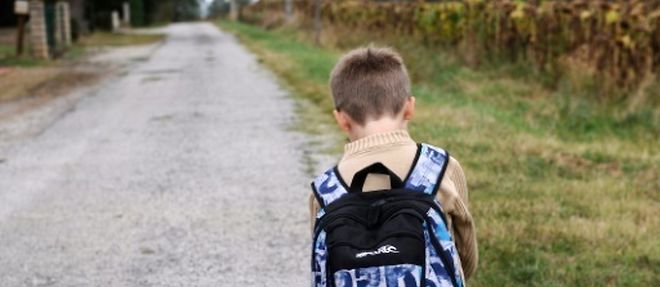 Le programme "chemin des ecoliers" applique dans sept ecoles de la ville espagnole de Pontevedra encourage les ecoliers a aller a l'ecole a pied