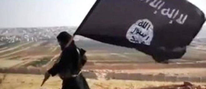 Un ancien legionnaire de 26 ans a mis son experience militaire au service du drapeau noir de Daech (capture d'ecran d'un spot de propagande djihadiste).