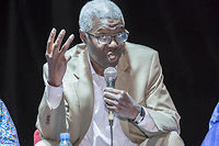 Souleymane Bachir Diagne dans la salle de cinéma de l'Institut français de Dakar, dans le panel 