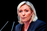 Delhommais - Mme Le Pen r&ecirc;ve...