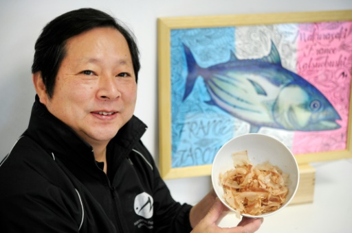 Le Japonais Atsushi Kawazoe qui gére une usine qui fabrique de la bonite séchée (katsuobushi) en France, à Concarneau, le 21 octobre 2016  © FRED TANNEAU AFP