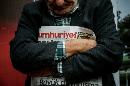 Le president du directoire du quotidien d'opposition turc Cumhuriyet, Akin Atalay, a ete arrete et place en garde a vue vendredi, a annonce le journal