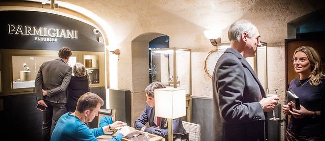 L'espace Parmigiani Fleurier est concu comme un petit salon intime.
