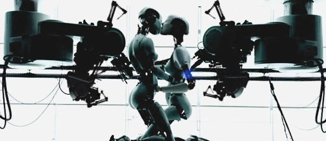 Dans le video-clip << All Is Full of Love >> de la chanteuse islandaise Bjork, deux robots font l'amour. 