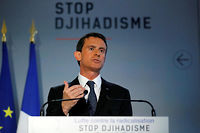 Pour Valls, l'&eacute;tat d'urgence est n&eacute;cessaire car&nbsp;&quot;la menace est lourde&quot;