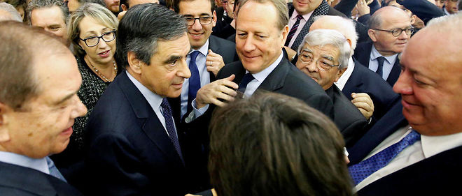 L'heure de la reconciliation a sonne : de nombreux sarkozystes se sont presses mardi 22 novembre au cocktail organise par Francois Fillon a la Maison de la chimie a Paris.  